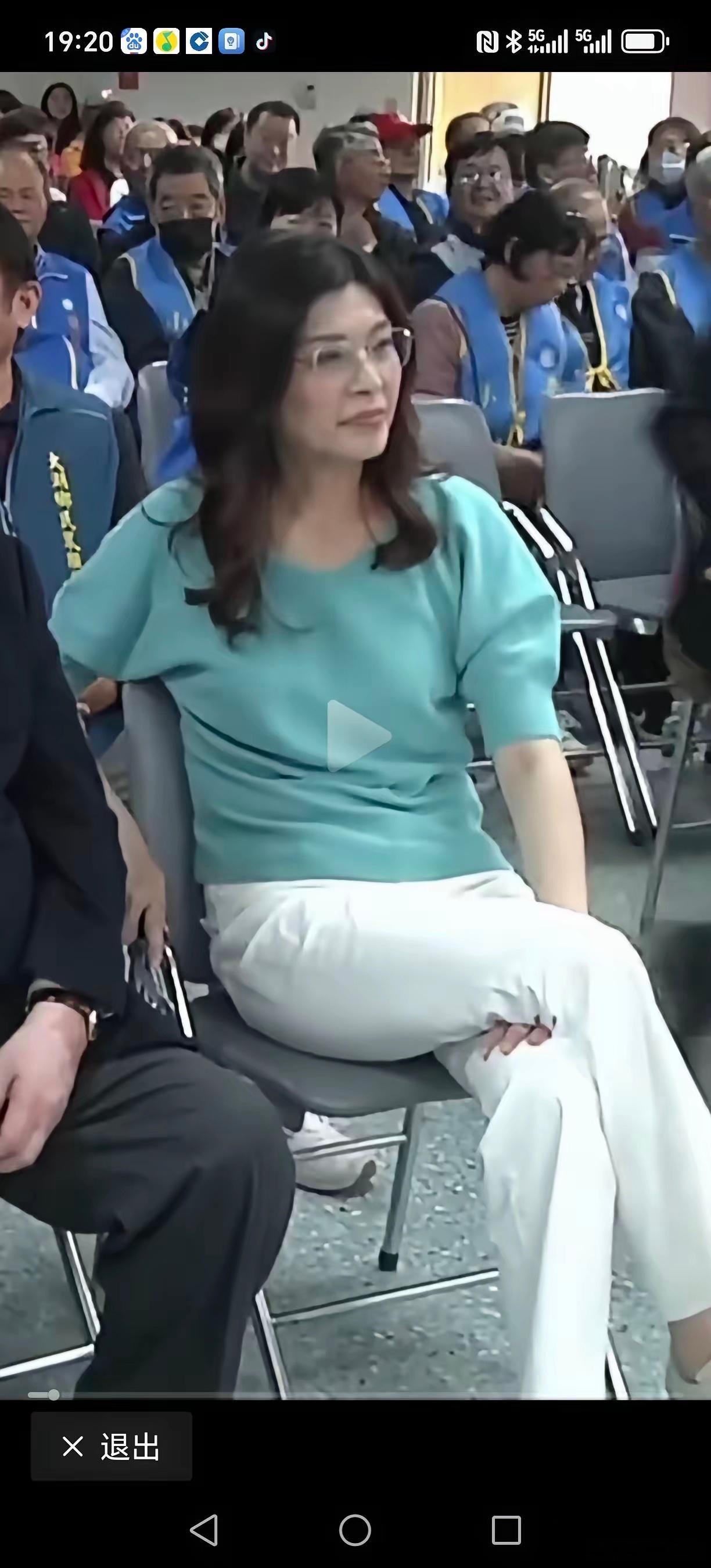 郑丽文是一个什么样的人，不遇事真不好看出来。郑丽文访美，她在美国人面前是否卑躬屈
