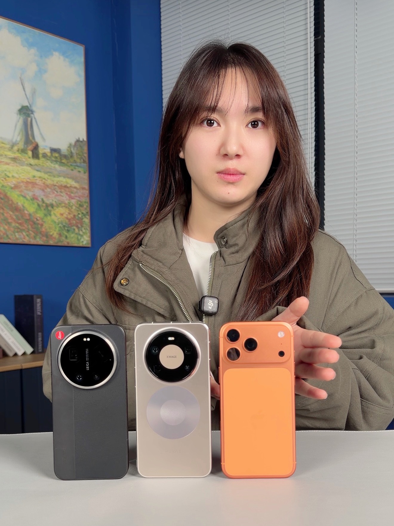 表妹说，陪伴她身边最长的是手机，她会舍得花钱买一部很贵的手机，然后用个好几年 