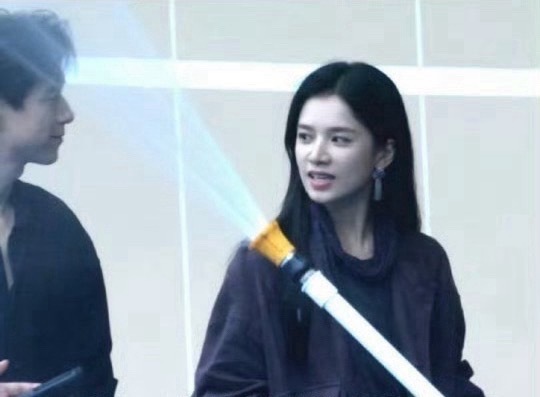 李现 张婧仪雾里路透，不知道这个雾里青拿什么输