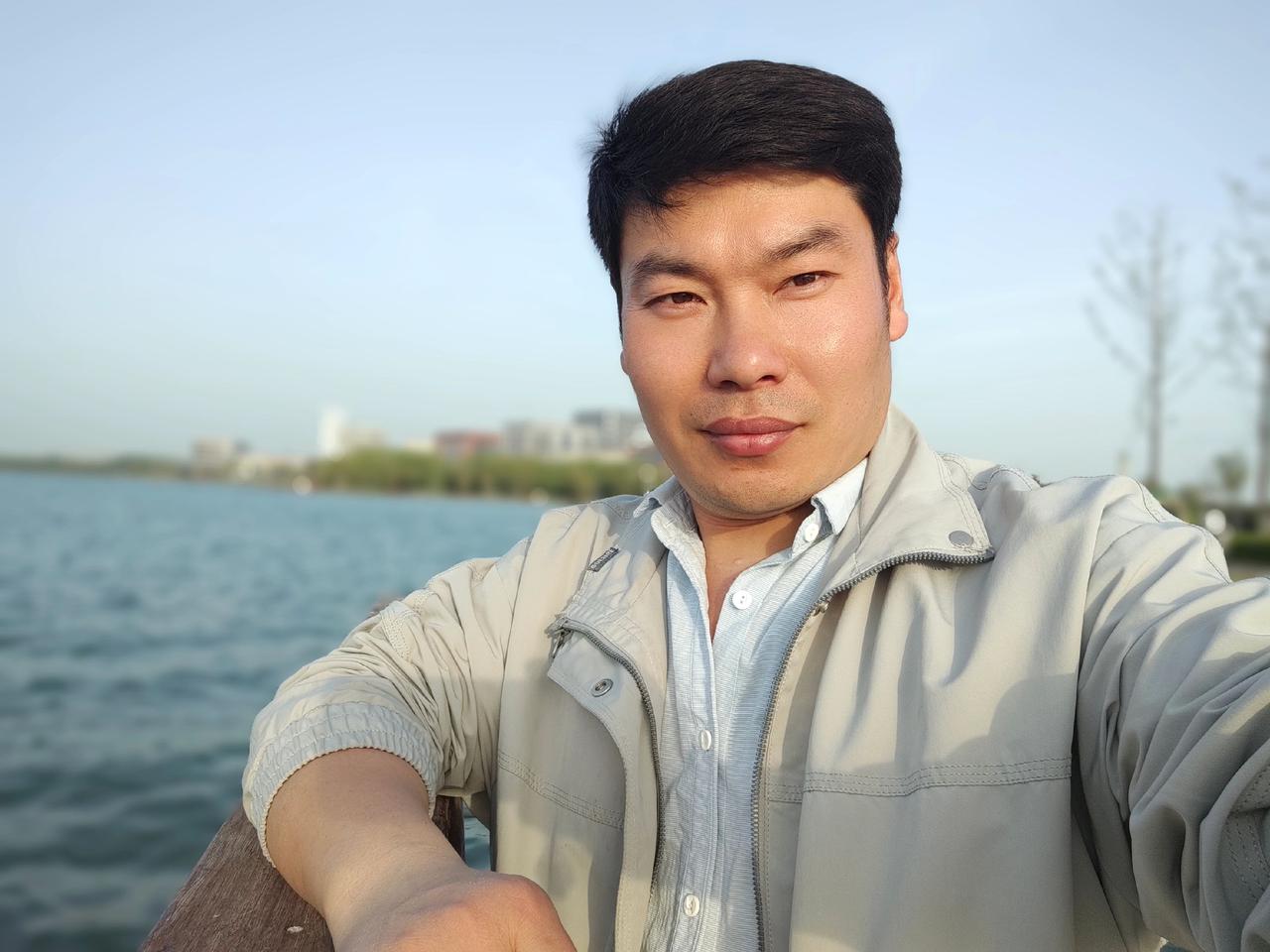 无论精神多么独立的人，感情却总是在寻找一种依附，寻找一种归宿！大概都是这样吧！慢