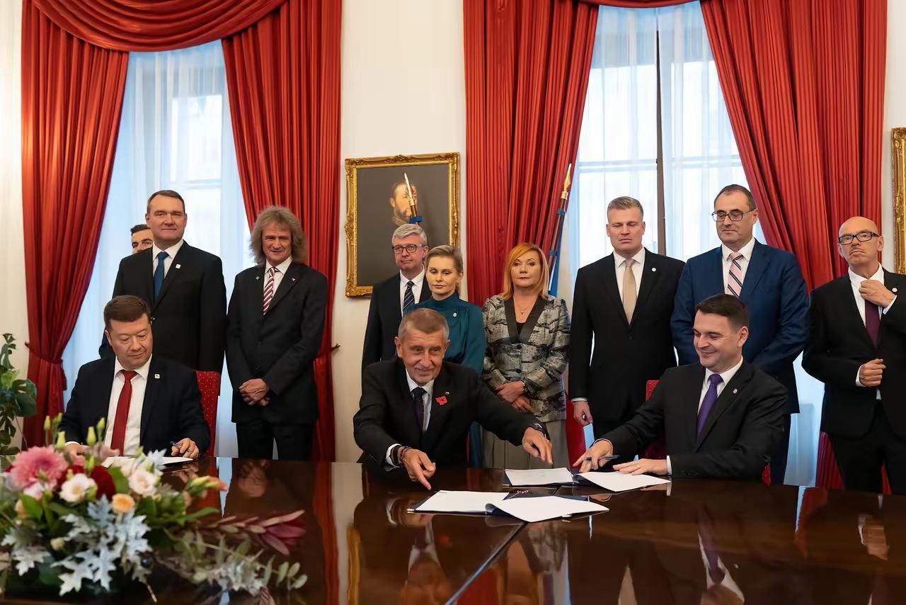 乌克兰战败的后果提前出现。反乌克兰的右翼政党在捷克共和国大选中获胜，不是一个，是