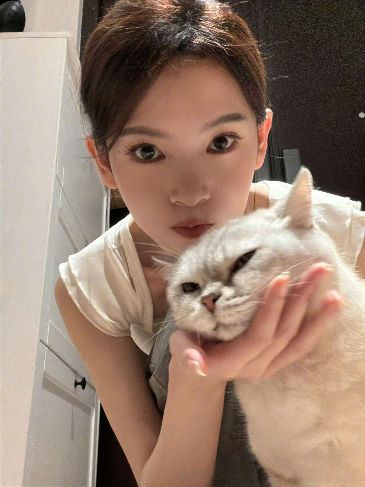 陈瑶空降超话 是懂如何拿捏粉丝们的心的！在很忙的工作中依然不忘和大家聊天分享报备