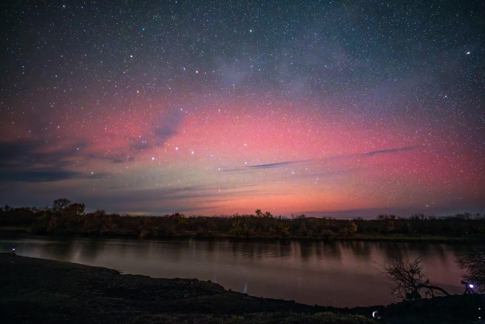 阿尔山红色极光，问界新 M7[羞嗒嗒][羞嗒嗒][羞嗒嗒]#鸿蒙智行丈量祖国大美