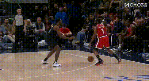 1防就3+1！哈登：我持球3分比库里厉害，同意否？
图1-2：这运球节奏+后撤步