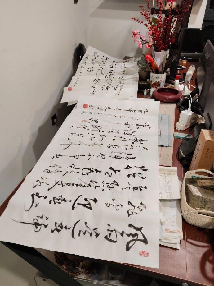 书法书法 今天30号，晚上8点V+群发红包抽奖，大家记得准时来。提前祝大家五一节