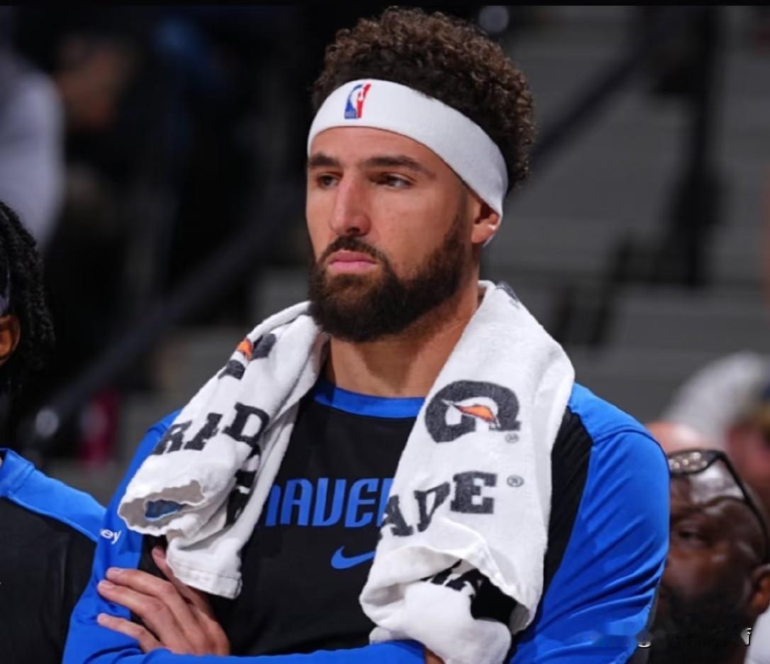 昙花一现！克莱终究还是老了，回不去了！
本赛季，克莱汤普森的场均得分下滑到了职业