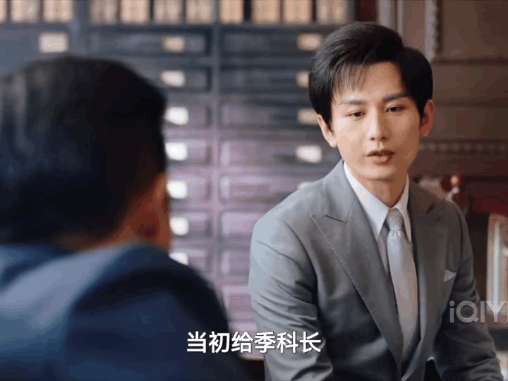 《深潜》云宏深跟副站长说凌寒的通讯记录里有一份发放抚恤金的记录不知道哪个糊涂蛋塞
