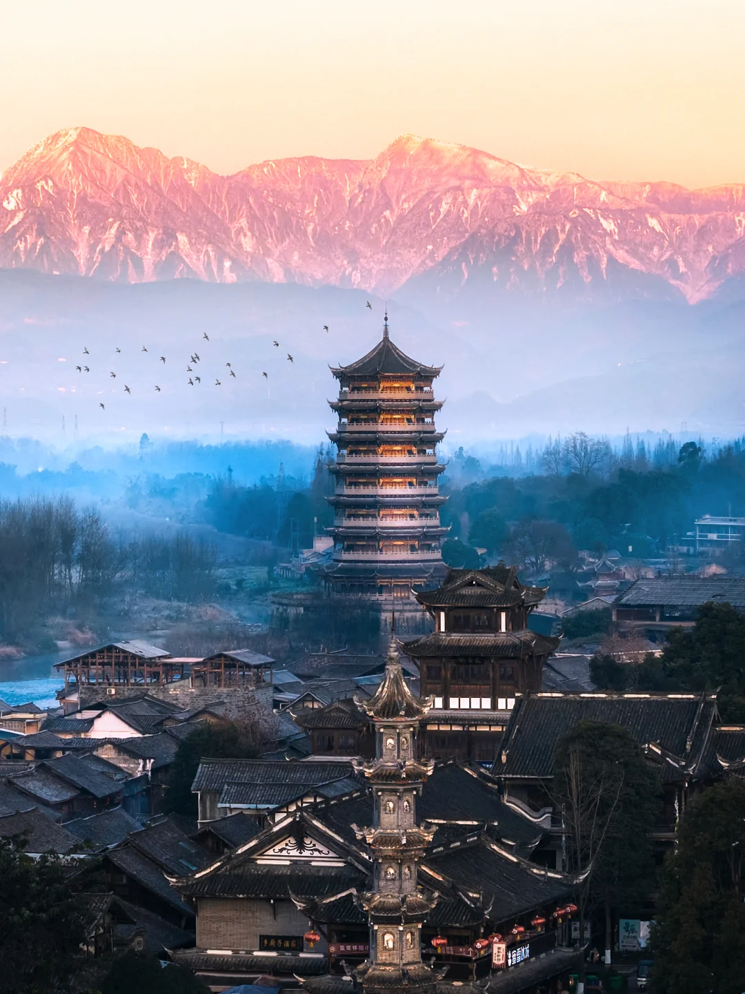 成都周边1小时，被雪山下的千年古镇惊艳了❗️