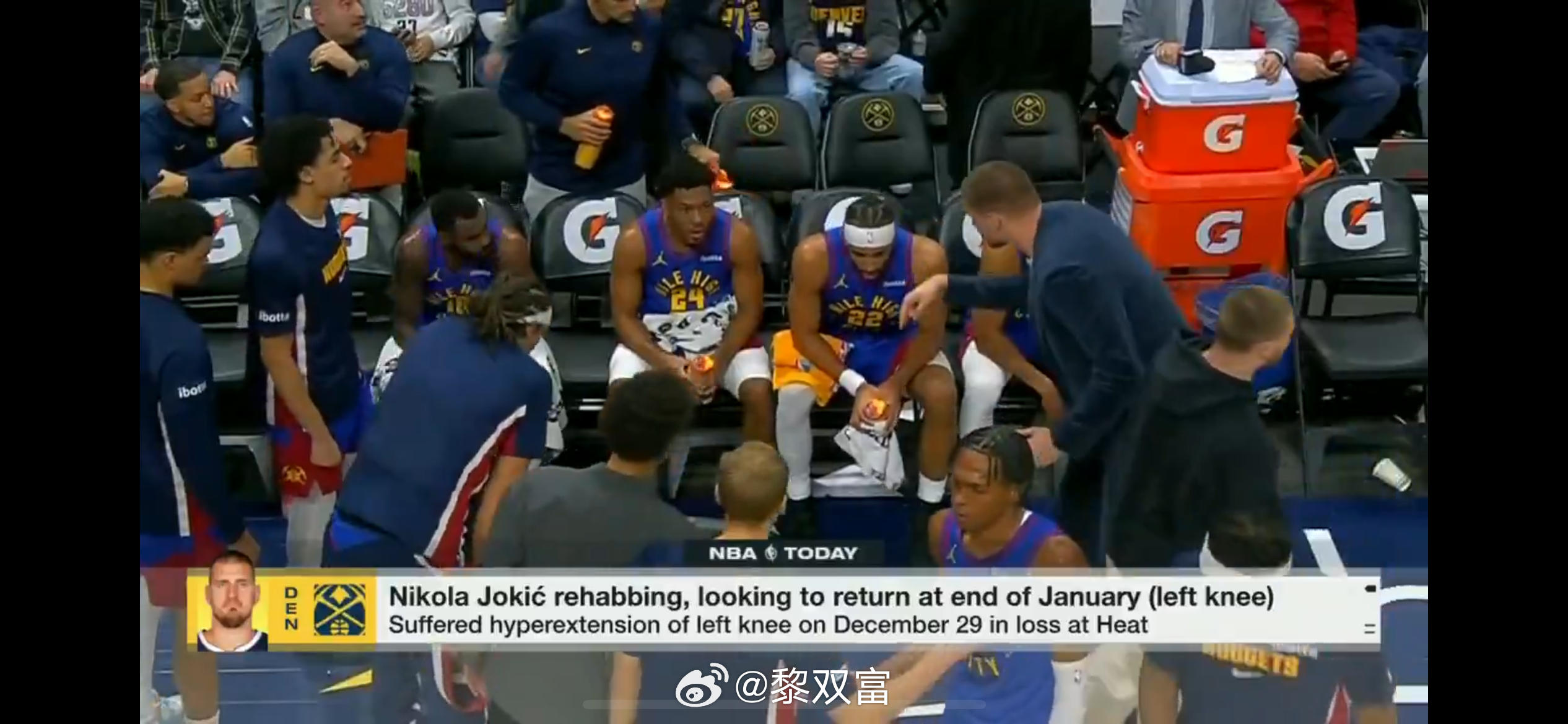 约基奇膝盖超伸恢复顺利，预计1月底能重返赛场。 