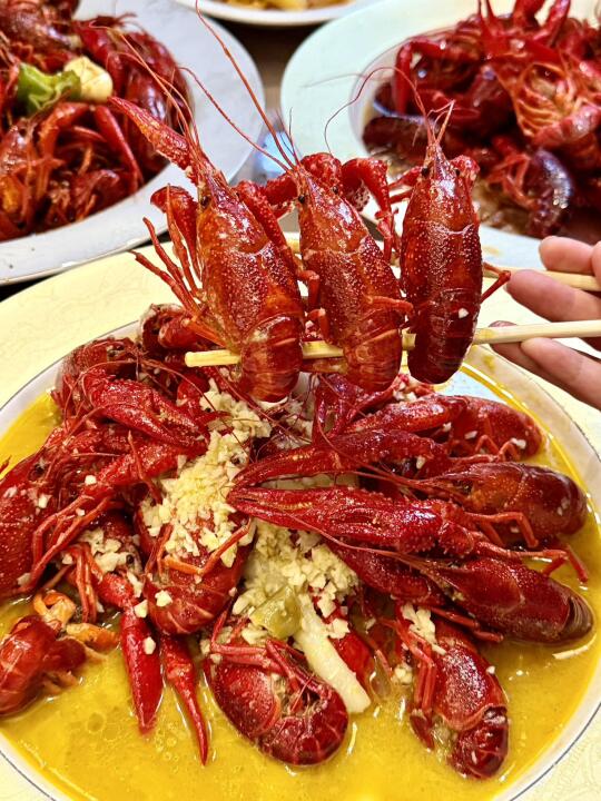夏天就是要和小姐妹一起炫龙虾🦞
