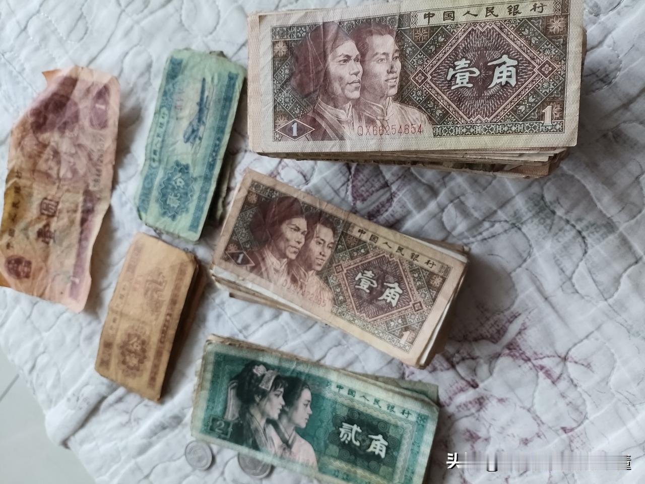 这些东西留着还有用吗，还有升值的空间吗？又不想扔掉咋办呢

这些钱一直留着好多年