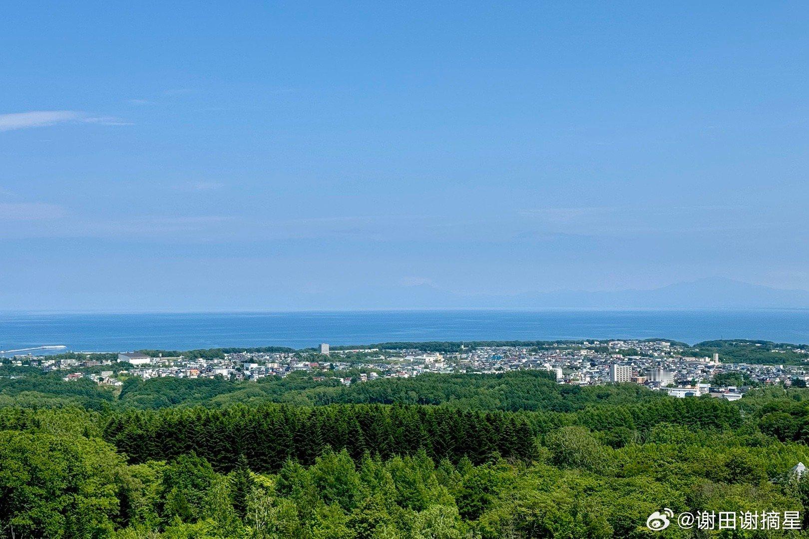 鄂霍次克海边。北海道网走天都山顶的观景台。旁边是北海道立北方民族博物馆，其中都是