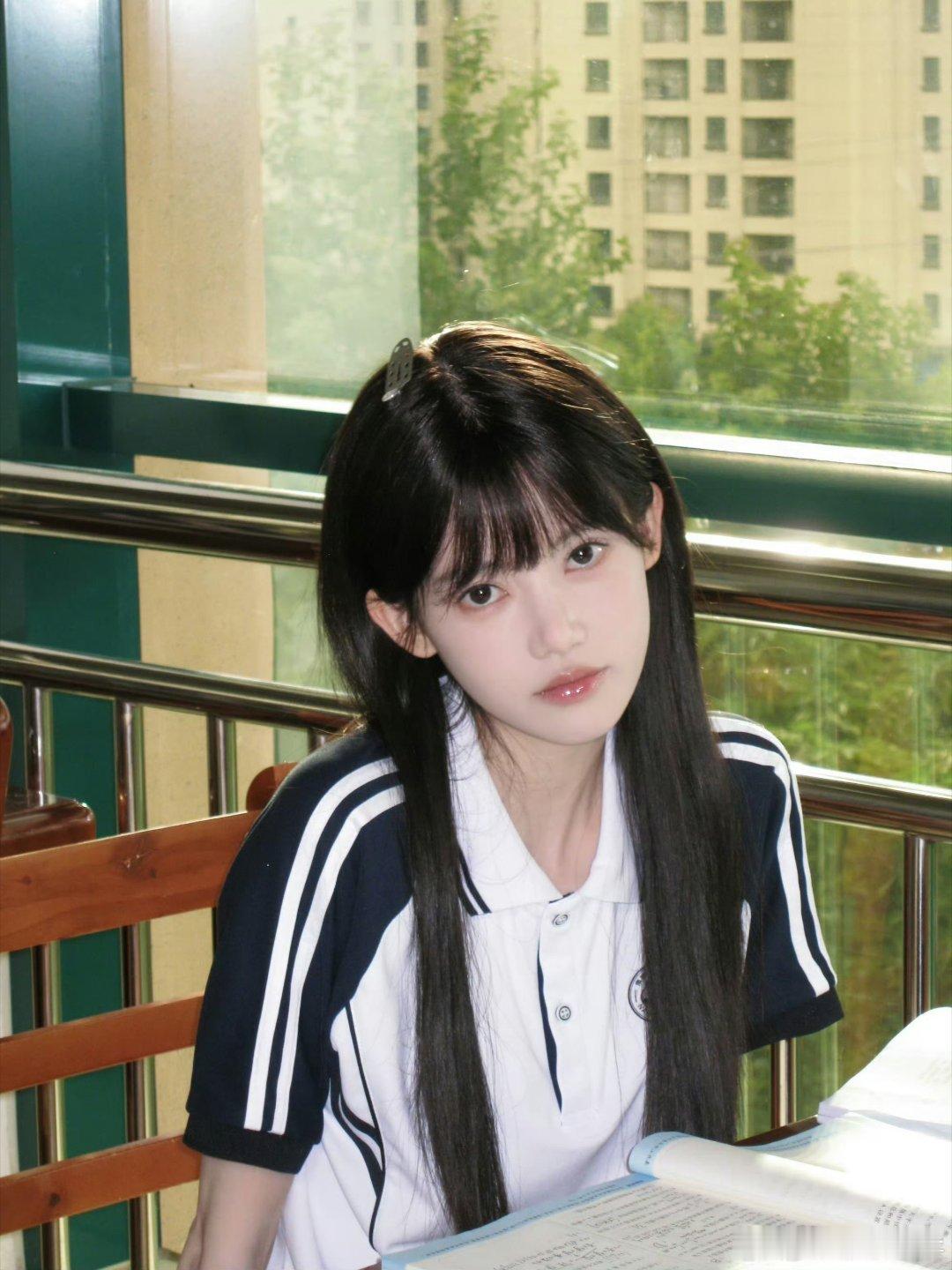 以为是内娱来新人了这个齐刘海真的好美 