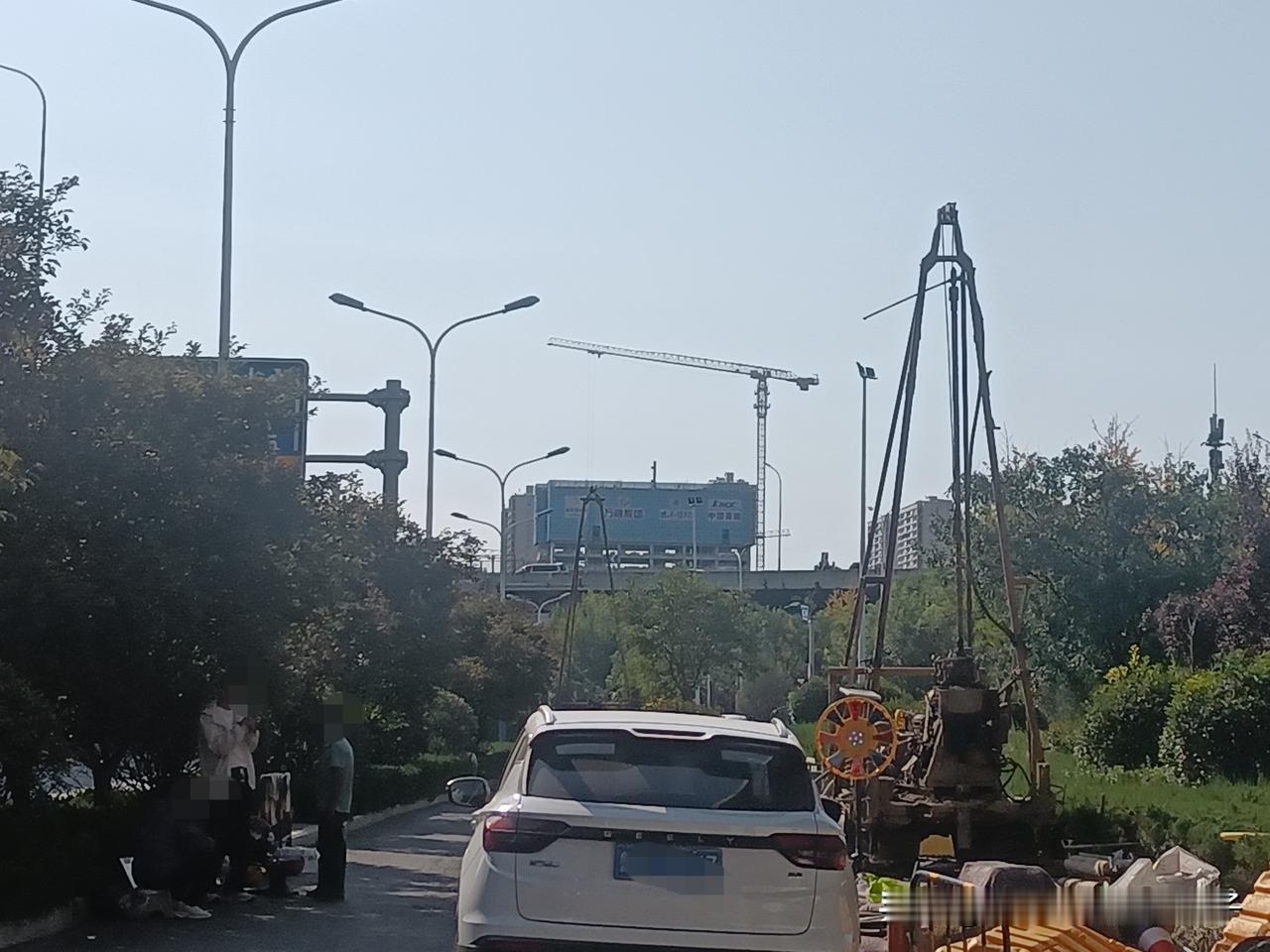 青岛路高架齐鲁大道匝道附近这在勘探啥？地铁三期前探还是？