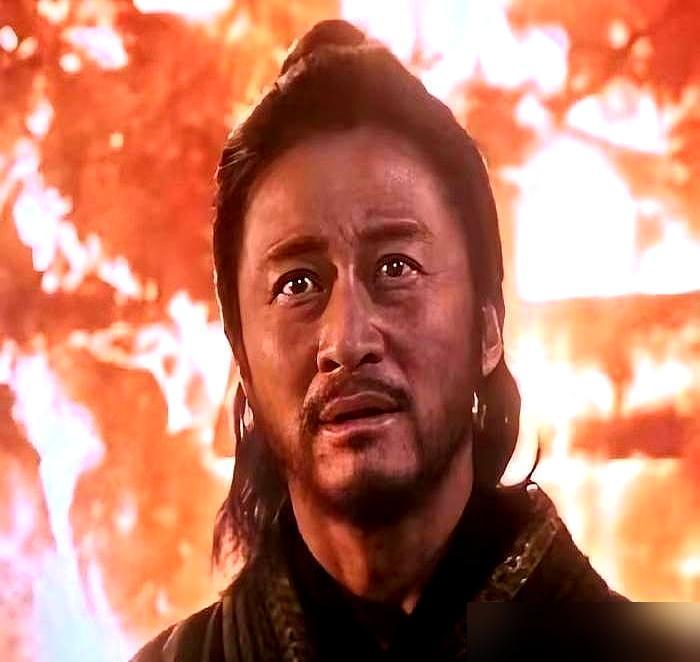 吴京把房产证拍在桌上的时候，全北京的导演都觉得他疯了。
 
为了拍战狼二他直接抵