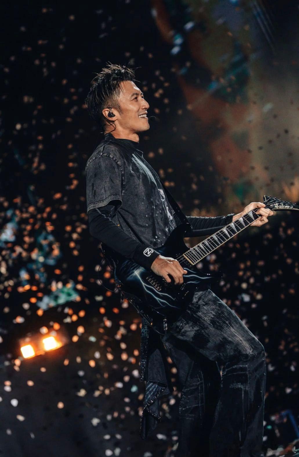 谢霆锋鸟巢一天一天贴近我的心 谢霆锋北京场演唱会一点一点靠近鸟巢中中预售通道即将