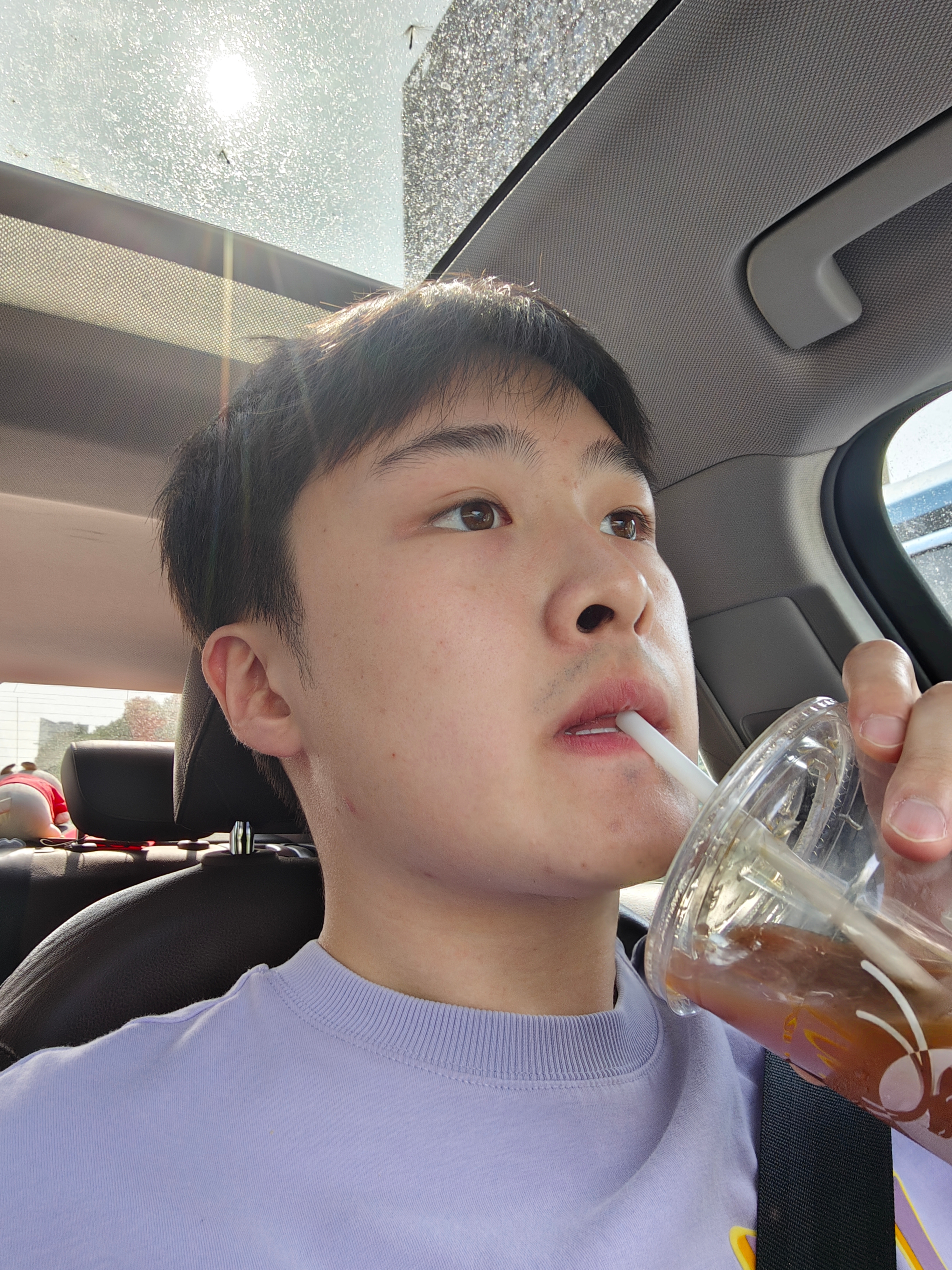 之前有朋友说你这个胡子怎么剃不干净，主要是我之前用的某剃须刀真的很弱，也是大多数