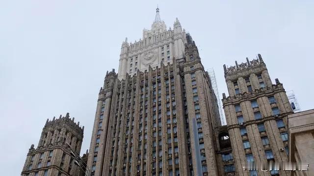 彻底杠上了！
俄罗斯外交部发言人扎哈罗娃表示，俄方将对德国关闭俄罗斯驻波恩总领事