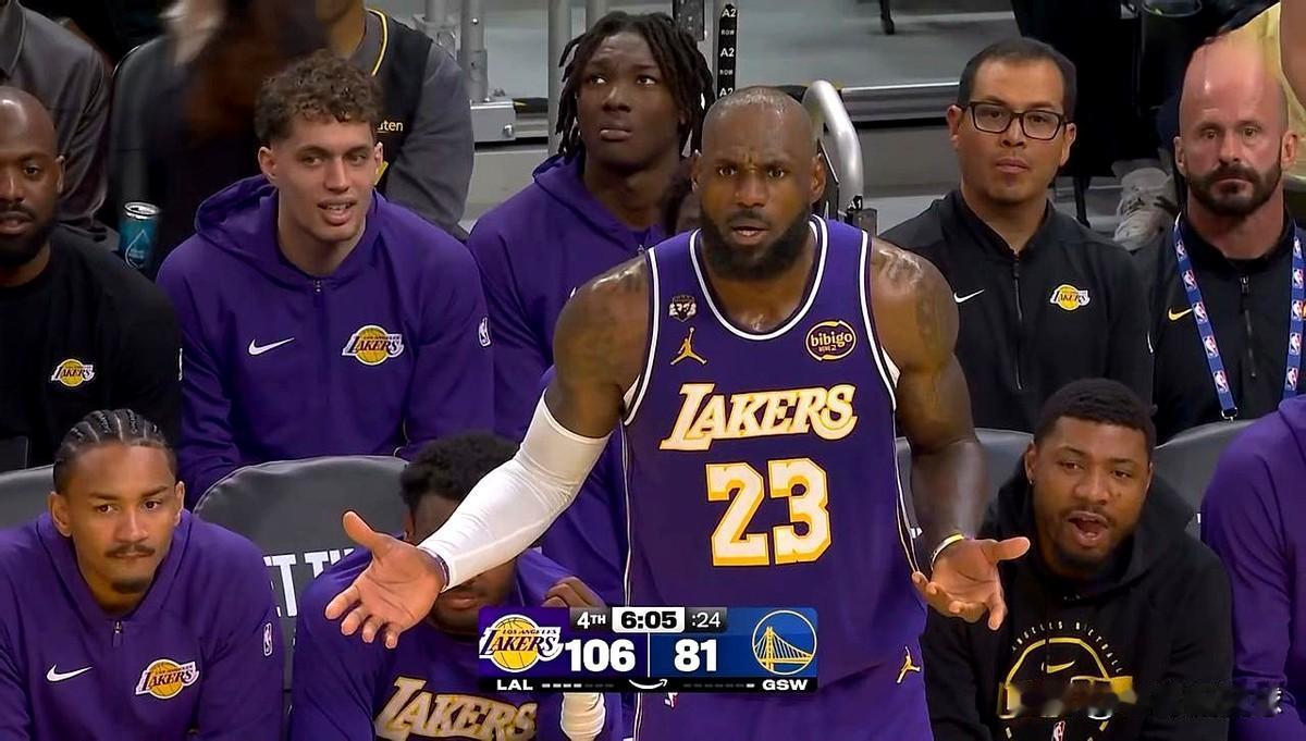 看着屏幕里老詹主动犯规申请下场，我突然有点想笑，又有点心疼。
26分8板11助，