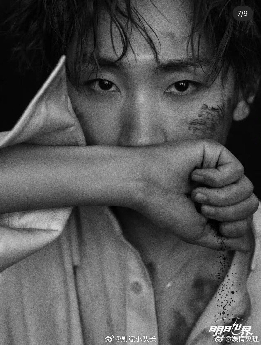 汪苏泷黑白战损九宫格 黑白色调配上战损妆造，把那种破碎又坚韧的感觉拍出来了。汪苏