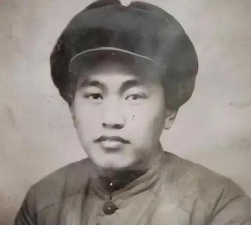 张桃芳（1931年7月4日—2007年10月29日），男，江苏兴化人，中国人民志