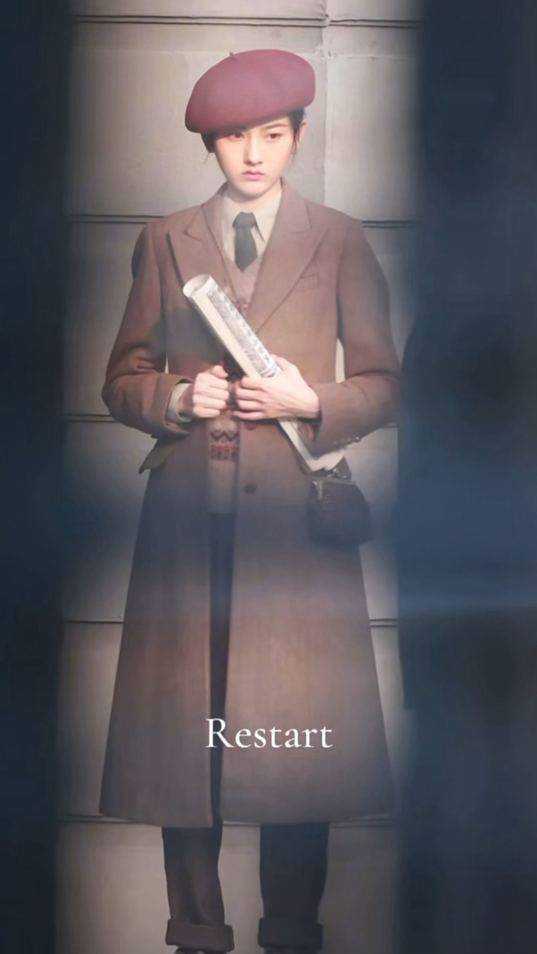 今天是认真执行任务的报社小记者，红色贝雷帽也太可爱了