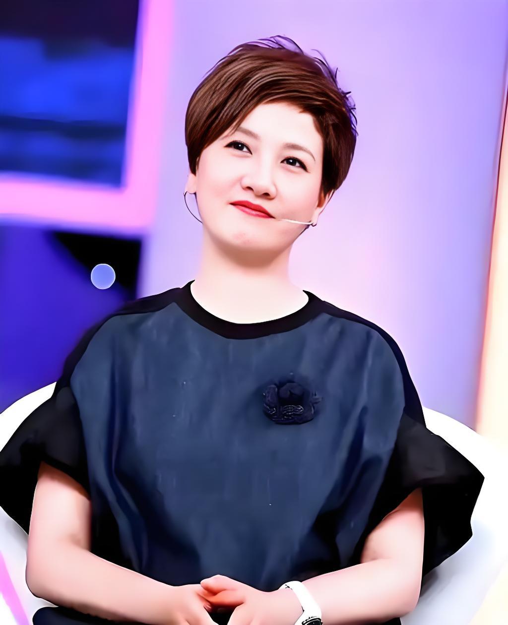 66岁的邓婕回成都买房，中介不认识她，她只问了两件事

中介是个年轻姑娘，拿着平
