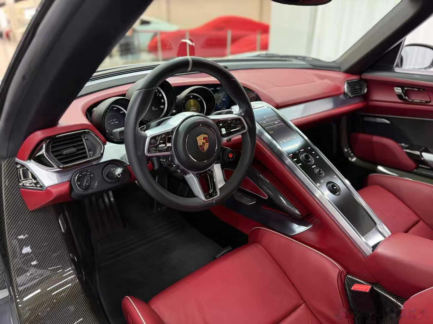 保时捷918 Spyder 加急寻伯乐，15年上牌8000多公里、带魏斯阿赫套件