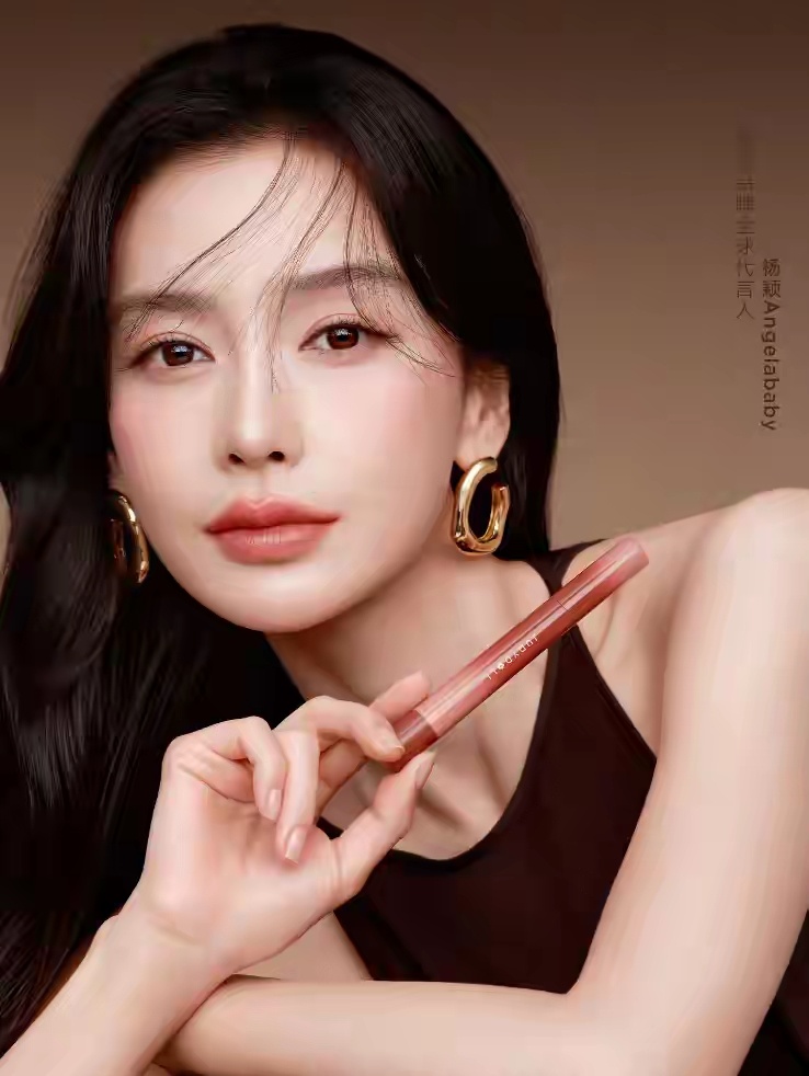 杨颖以前代言的都是迪奥这种国际大牌吧。 ​​​