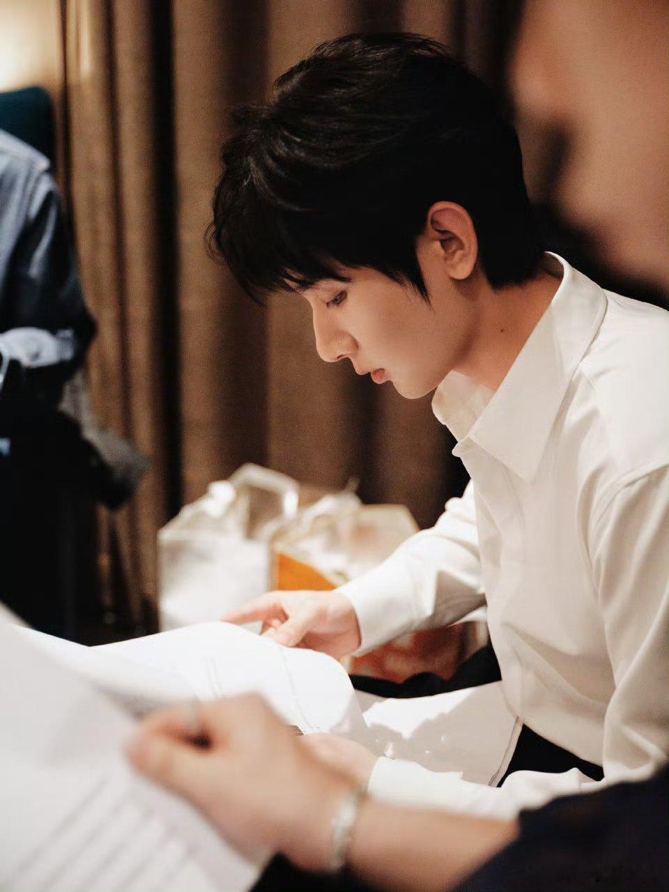 U成毅长安二十四计cy成毅谢淮安成毅从来都没有辜负演员这个称呼，从古装仙侠到现代