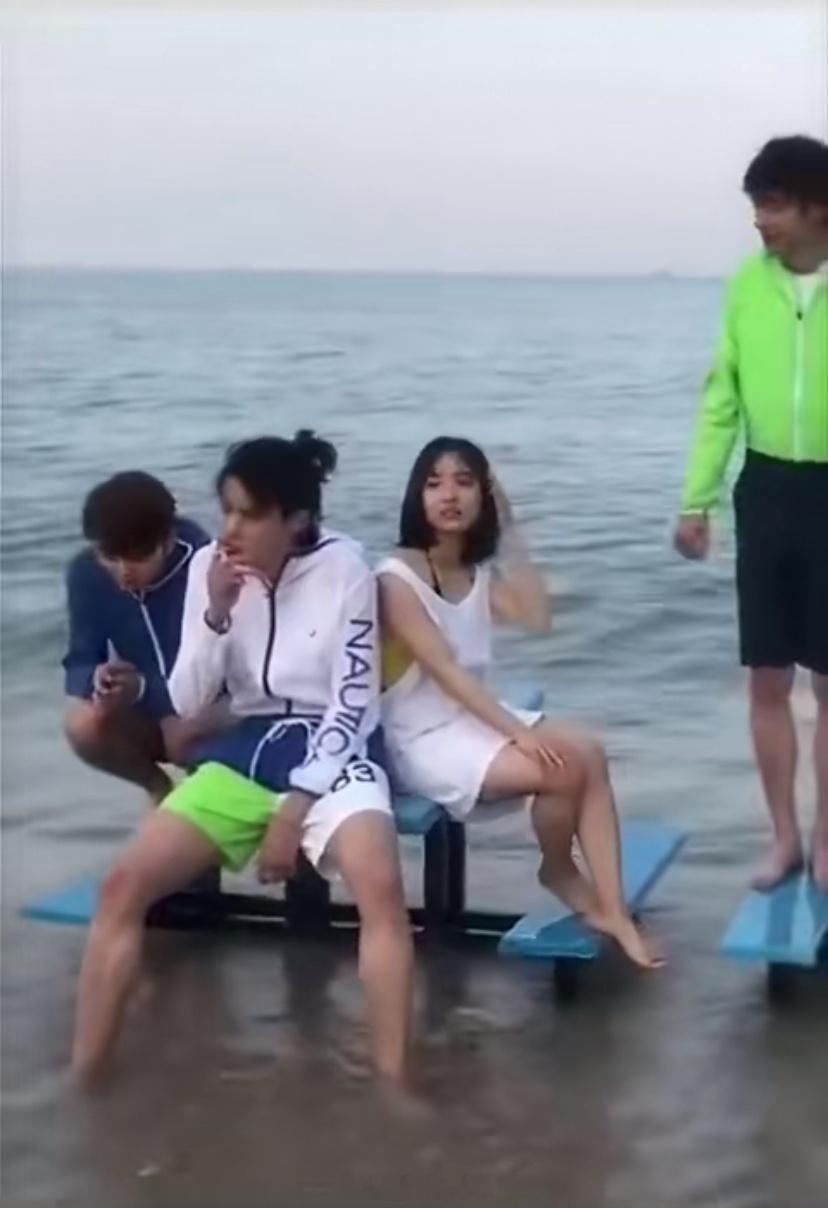 王鹤棣让沈月吸二手烟，沈月也不舒服了怎么沈月不说呢 