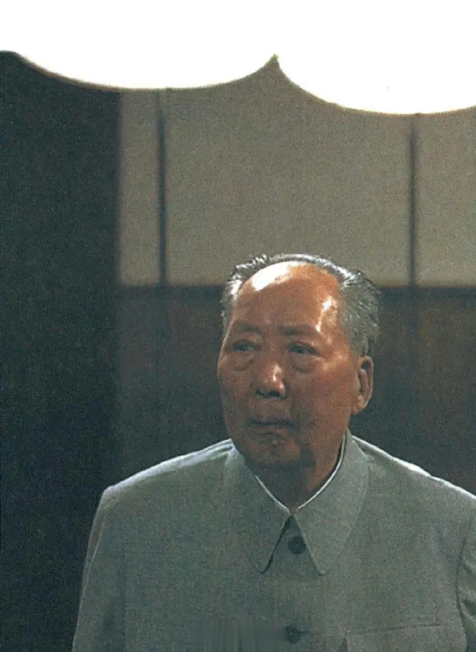 1975年，患有眼疾的毛主席。[鲜花] ​​​