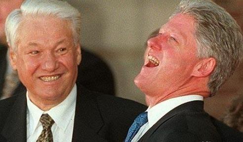 苏联解体之后，俄罗斯急于与西方建立新型关系。在这场剧变中，俄罗斯第一任总统叶利钦