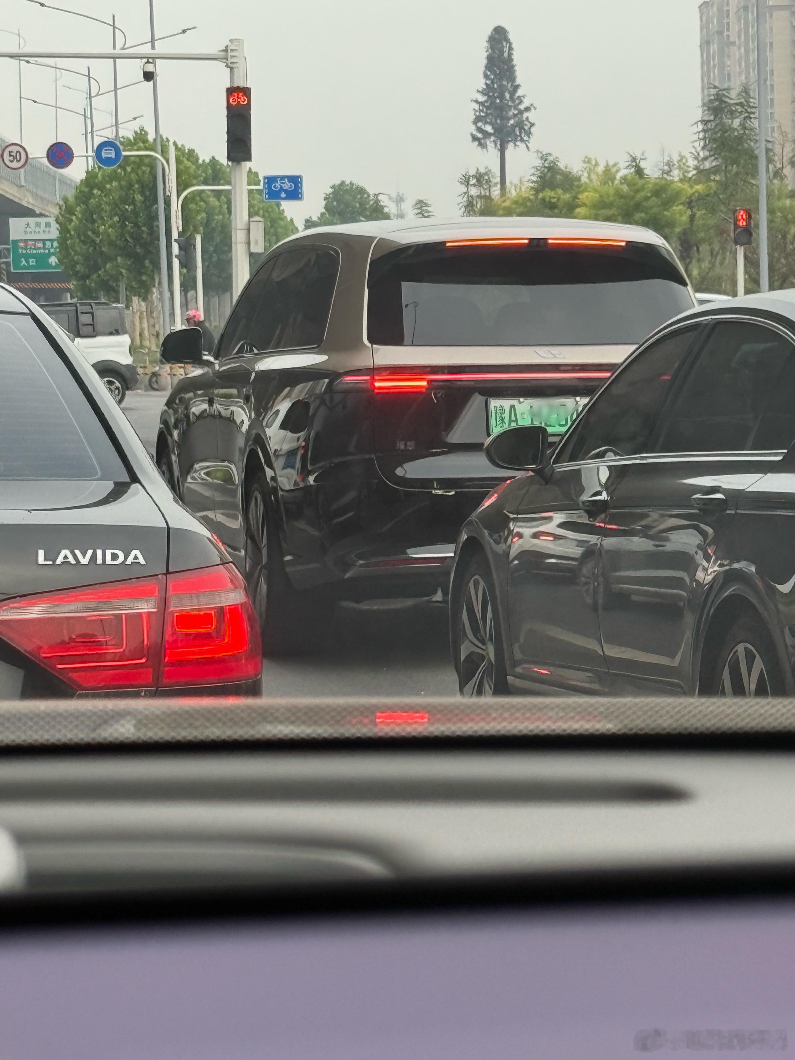 路上偶遇L9Livis一辆… 