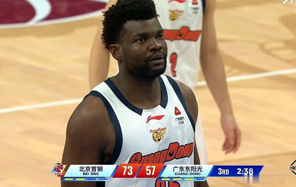 广东队这防守真是纸糊啊一个挡拆赵睿直接上空篮了阿祖，硬一点啊！可别被丘天给压制了