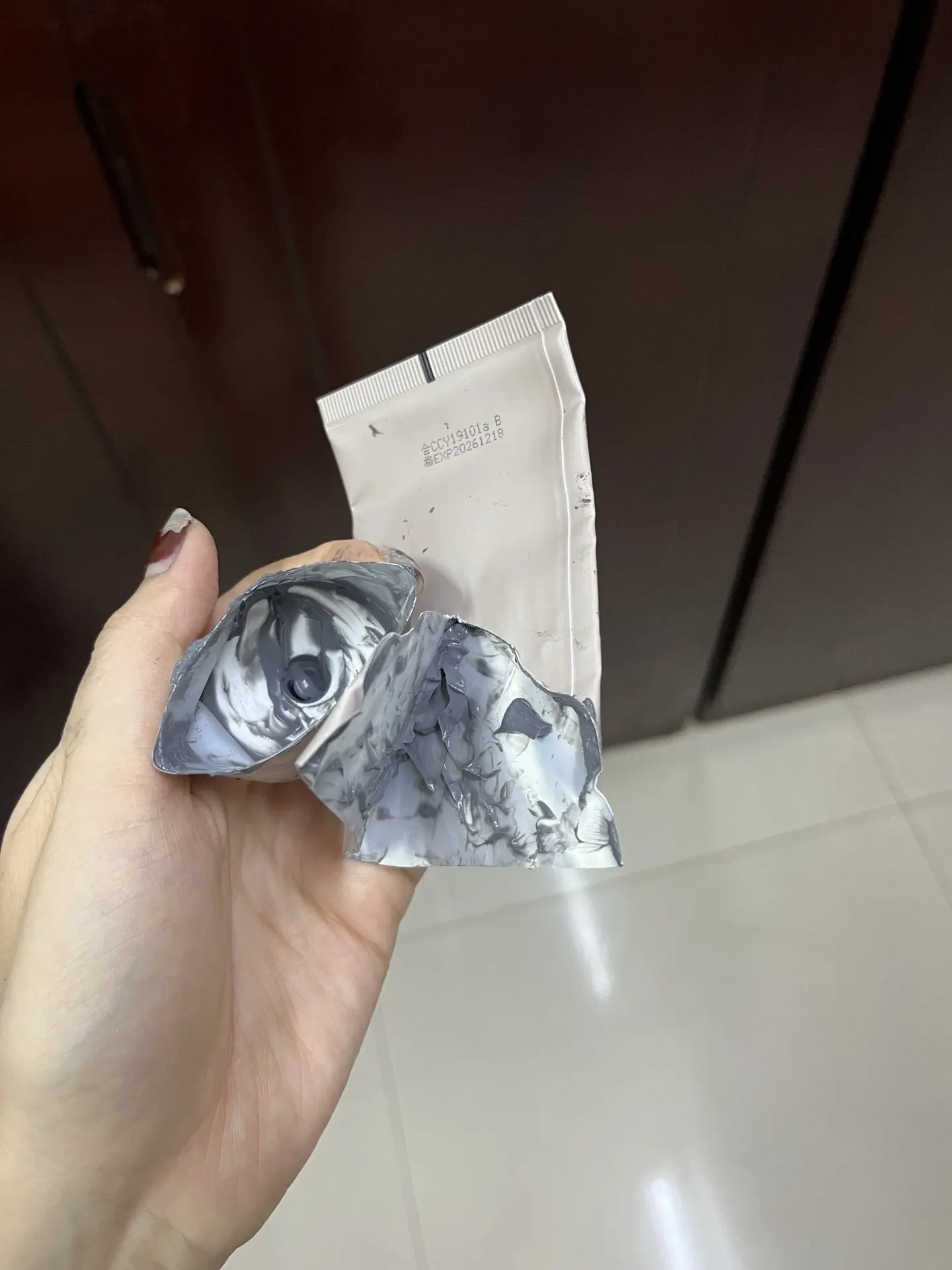 哼 ，背后讨论