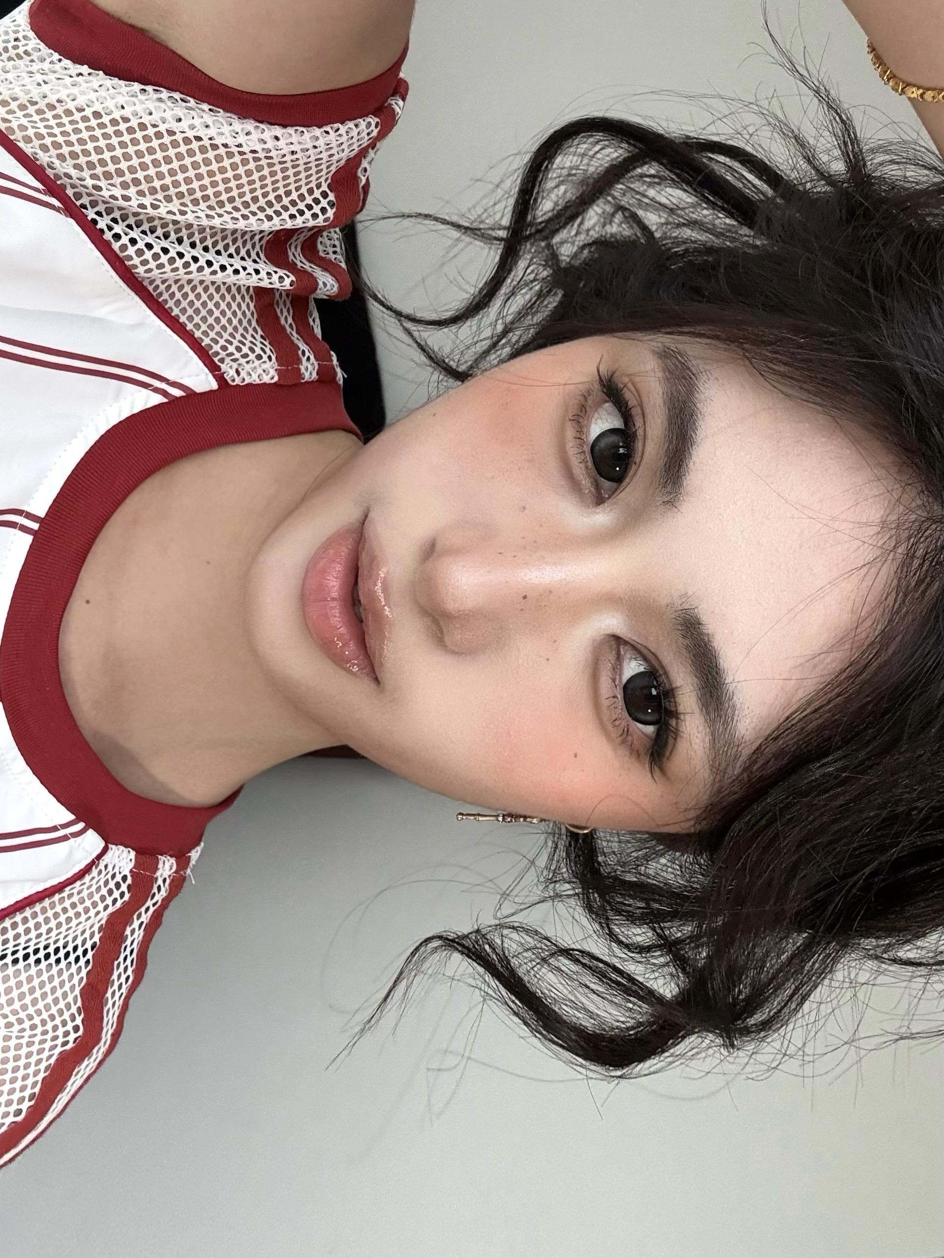 发照片就是为了伴着音乐欣赏自己。