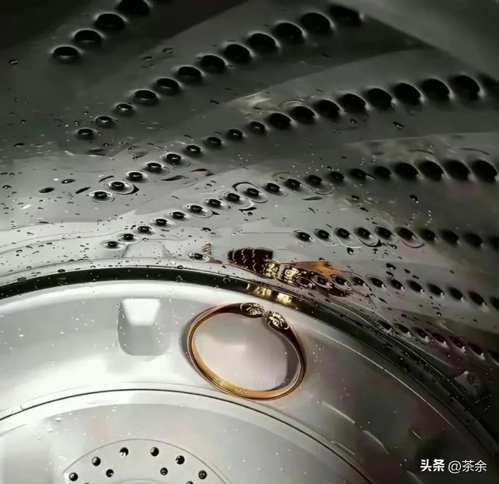 酒店洗衣机发现这的，可以捡吗