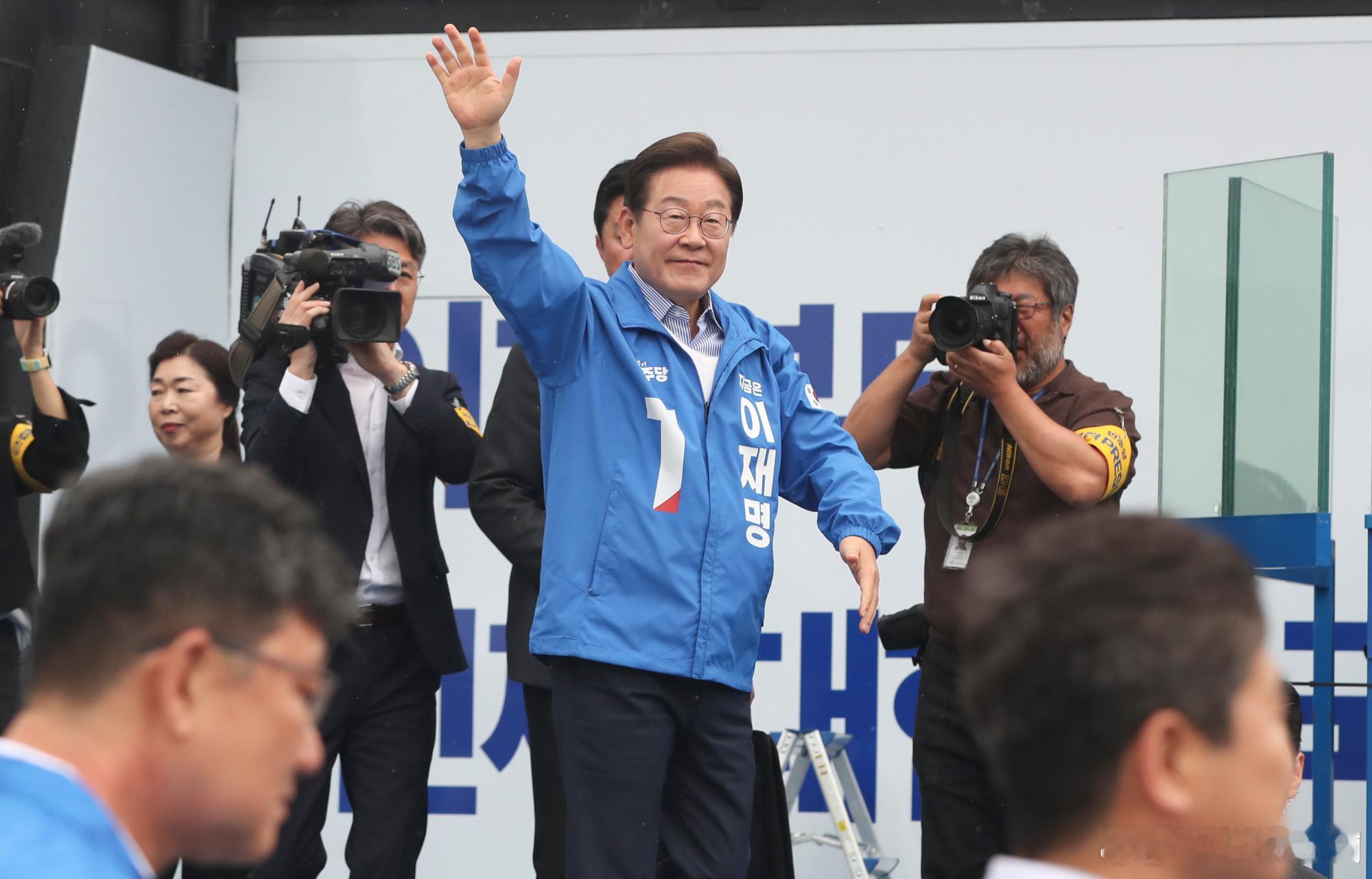 韩国媒体称李在明当选韩国总统【韩国媒体：李在明当选韩国总统】据韩国JTBC电视台