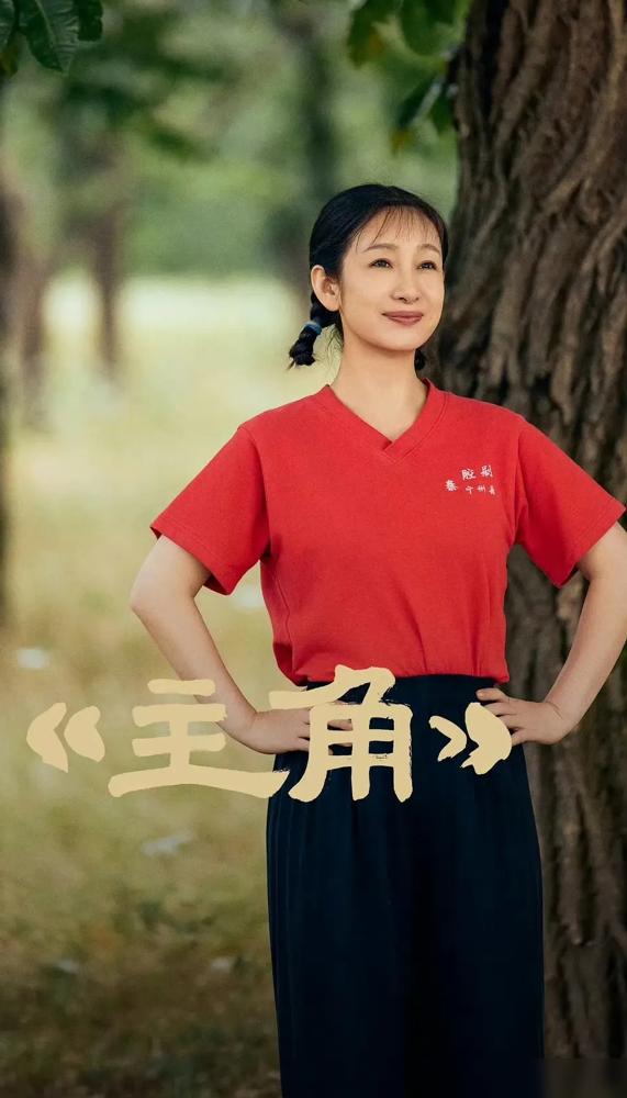 别吹秦海璐了，前脚夸她原生脸吊打一众整容脸，后脚就被扒出发面馒头肿胀照，这水太深