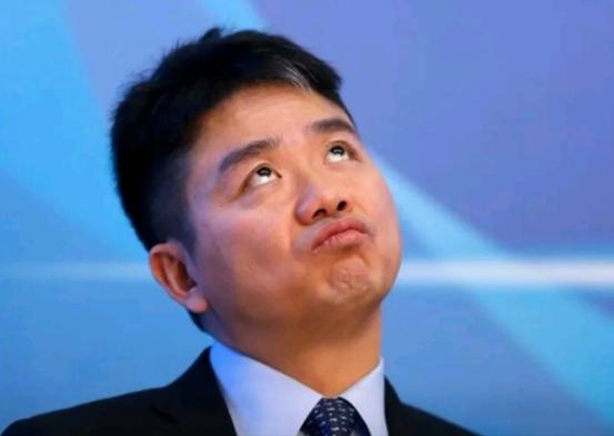 主持人问刘强东：“你能一分钟说服我，到京东购物吗？”刘强东说：“用不了1分钟，2