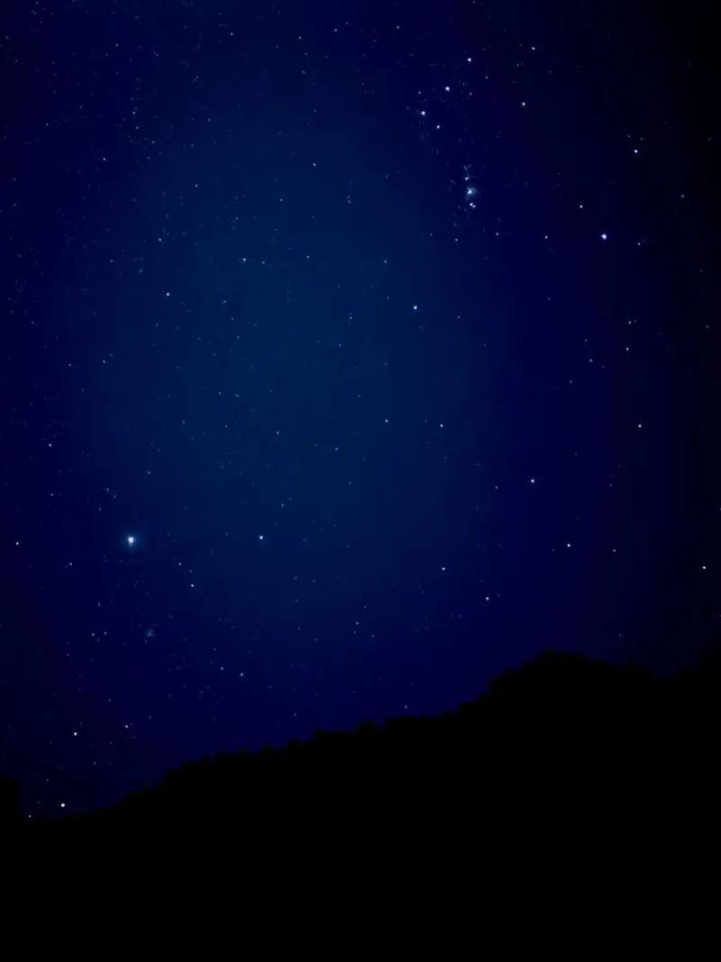 ◆停电的傍晚

作者: 黄永强

晚上九点
黑暗逐渐变得清晰
那些白天看不见的星