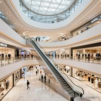 现在商场、商店到处都是，商品多得让人眼花缭乱，可消费却越来越难搞起来。线下商场里