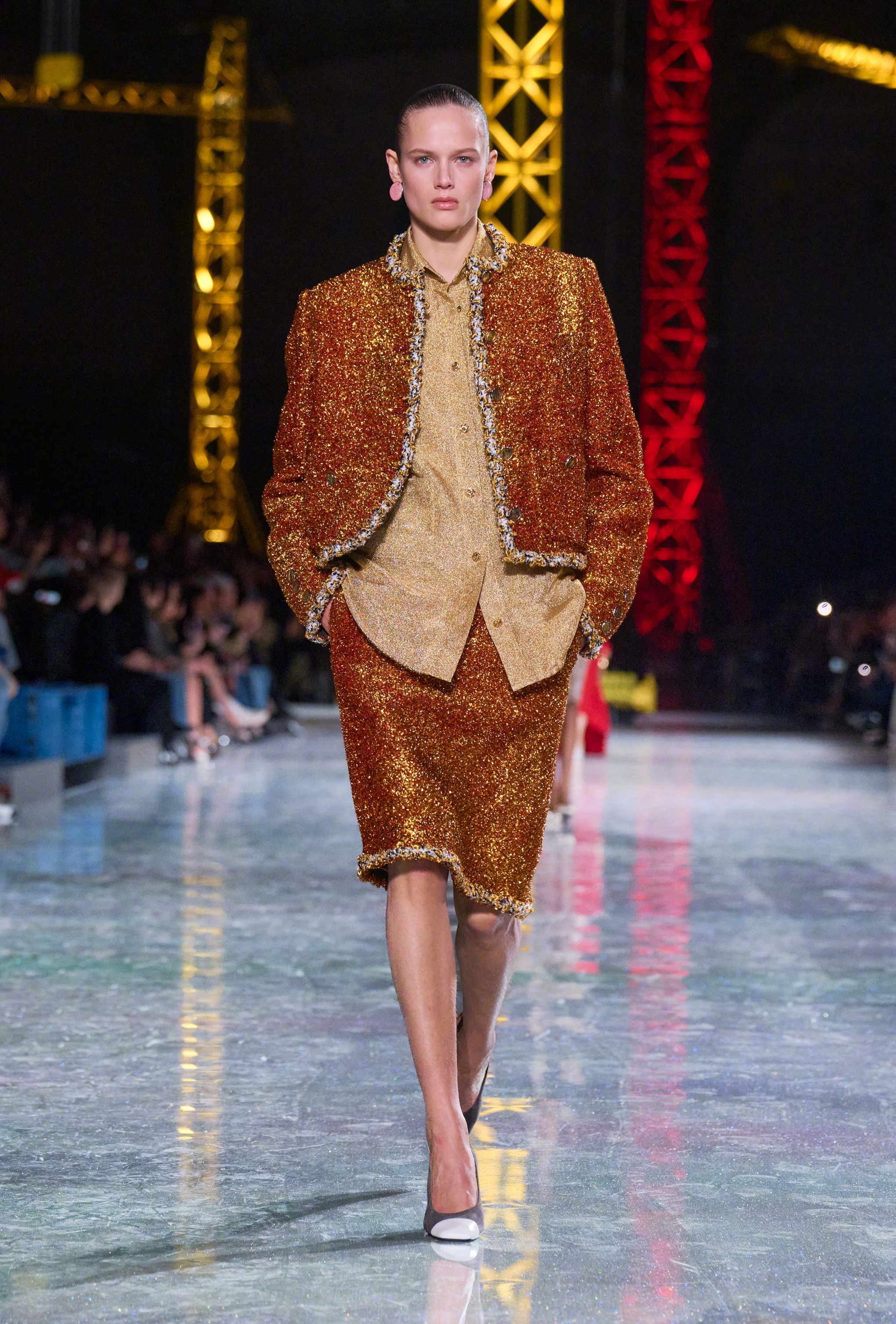 香奈儿品牌精品部创意总监Matthieu Blazy延续与嘉柏丽尔·香奈儿的精神