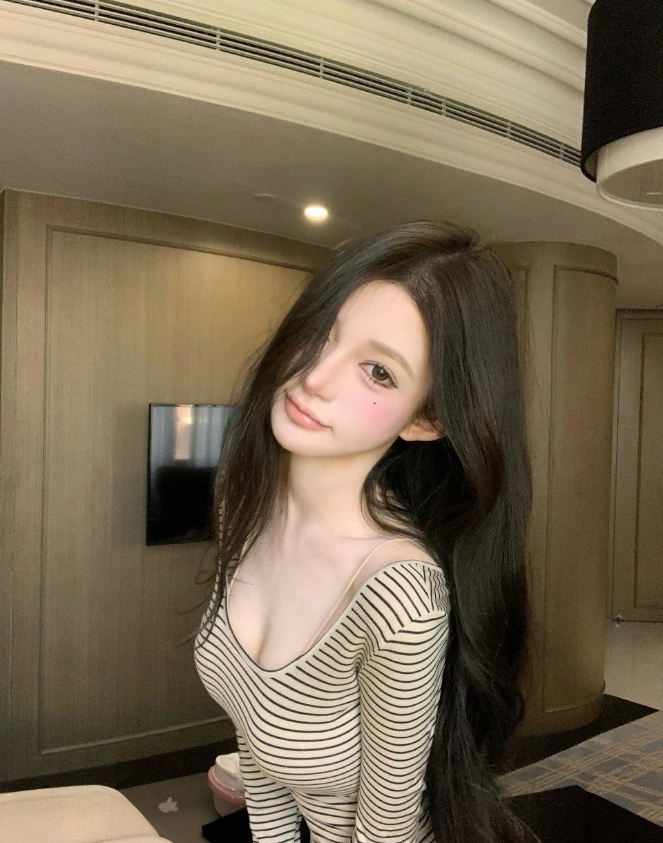 思慕社字母 最磨人的不是失去，而是记得——记得你煮糊的粥，记得你跑调的哼唱，记得