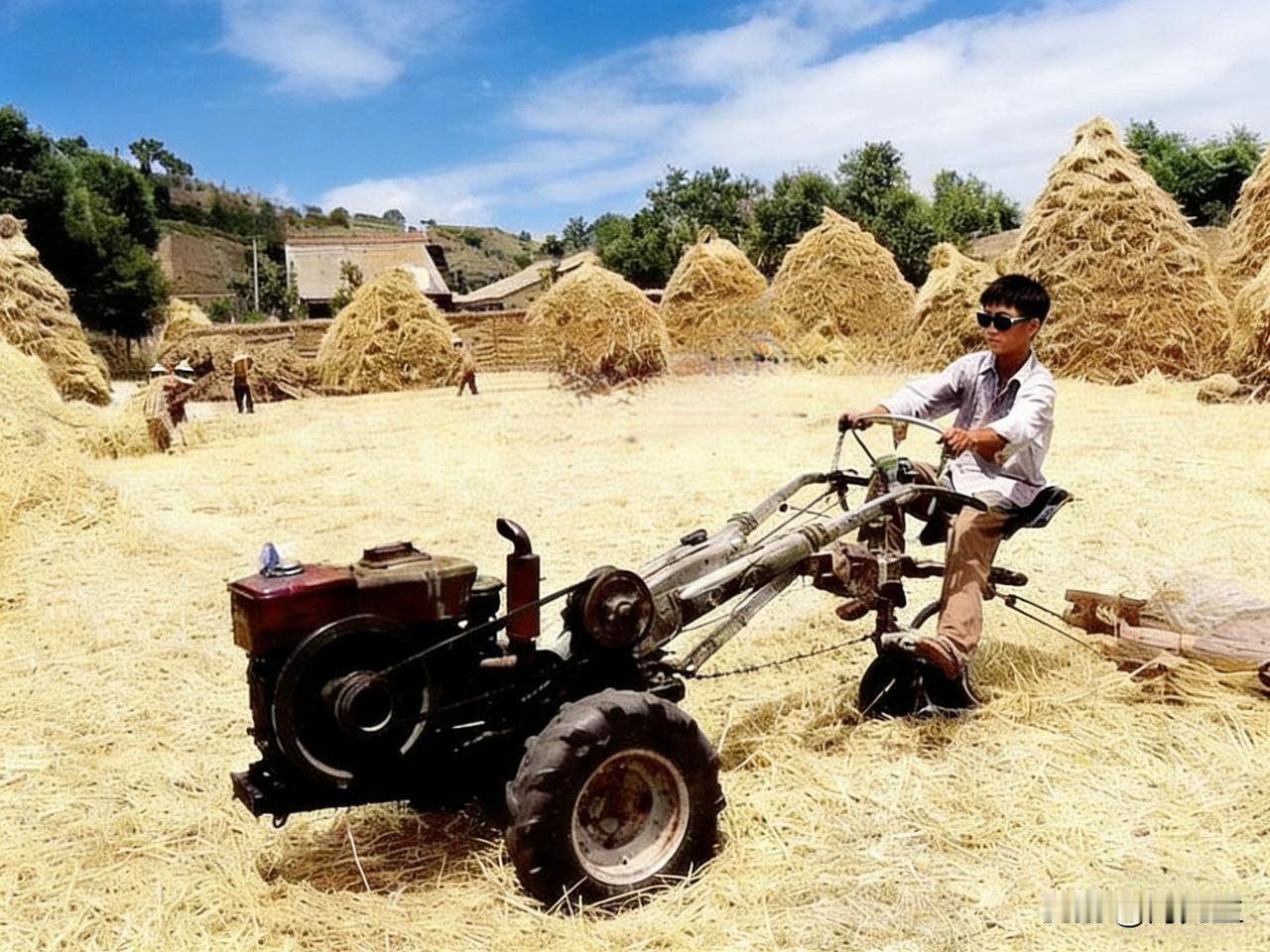 最近刷到一些西装领带男开老式手扶拖拉机的“反差”视频，无意间勾起了我少年时代关于
