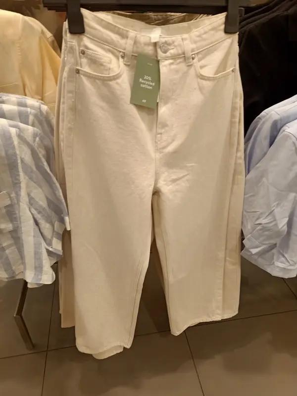 听说衣服要涨价了，这倒无妨，我可以十年不买新衣。我已然察觉到价格上涨了，原本伊芙