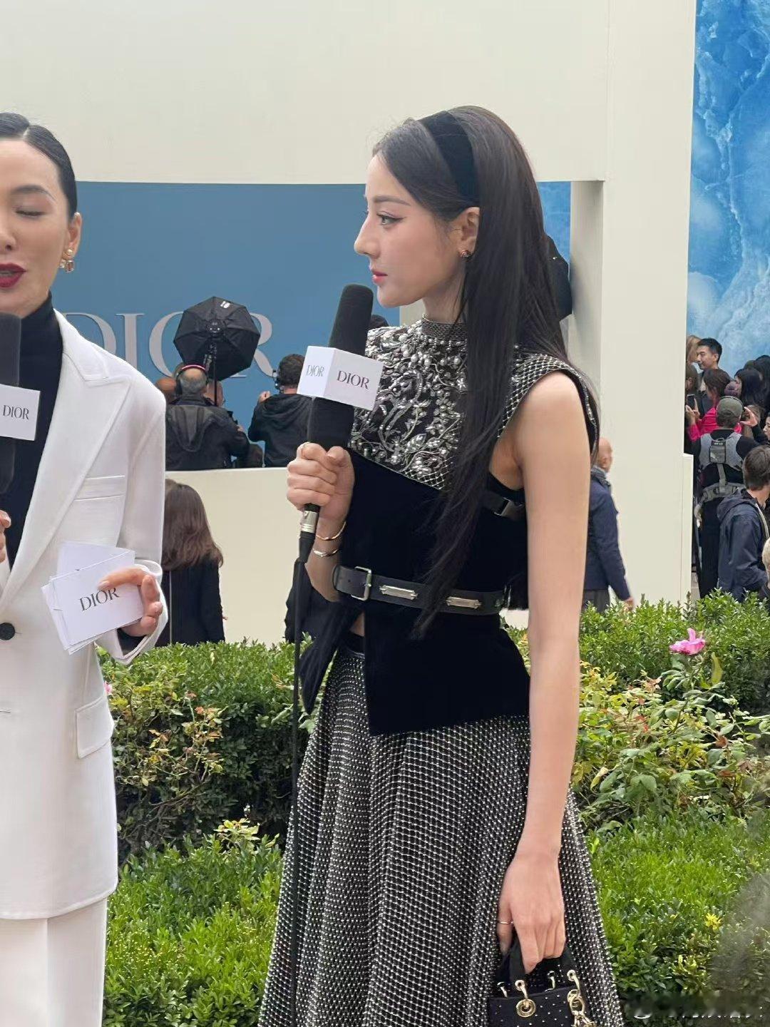 #迪丽热巴时装周采访生图##迪丽热巴采访生图# 迪丽热巴采访生图状态?，不愧是迪