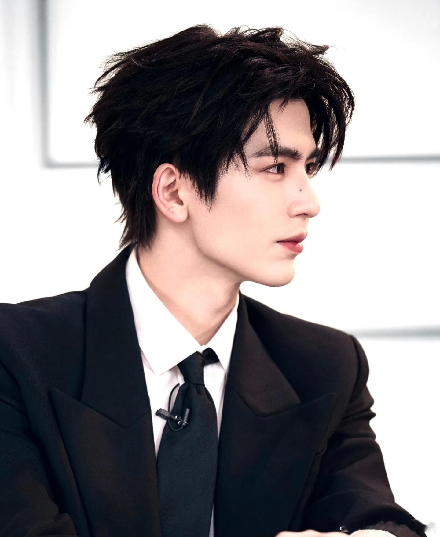 张凌赫张婧仪能不能合作一下啊，这两张脸同框对我眼睛太友好了 