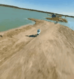 这个是真的厉害，
一个失误就可以掉到海里去。